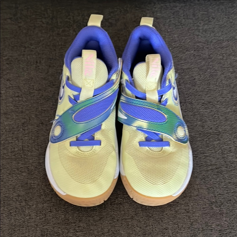 Nike Team Hustle Basketball Sneakers 13c US